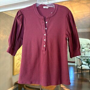 NWT Women's Dylan Short-Sleeved Button Up Top in Mulberry. Size Small